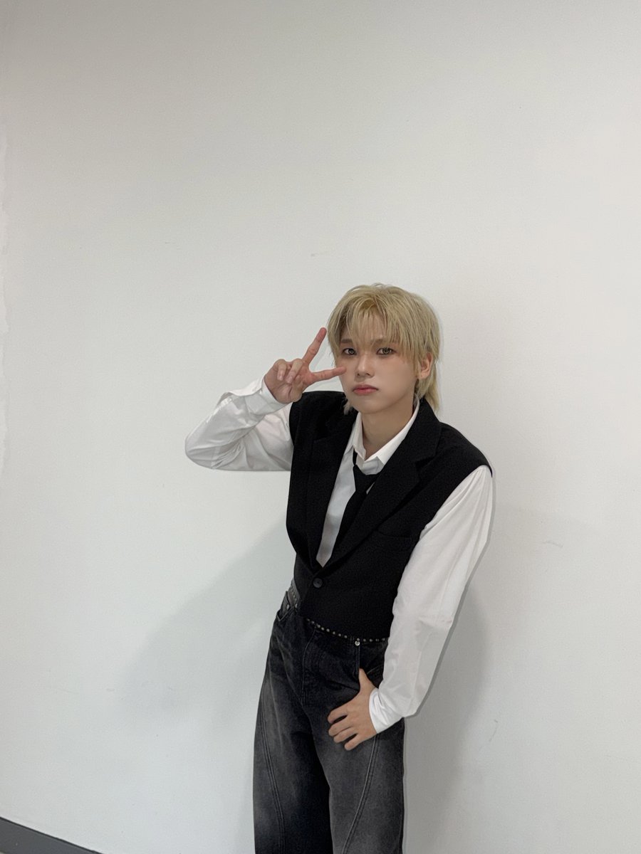 nSSign_official's tweet photo. [ #도하 ] 금발로 돌아왔돠💛

#nSSign #엔싸인 #エンサイン #DOHA https://t.co/bxnUnHYdJE