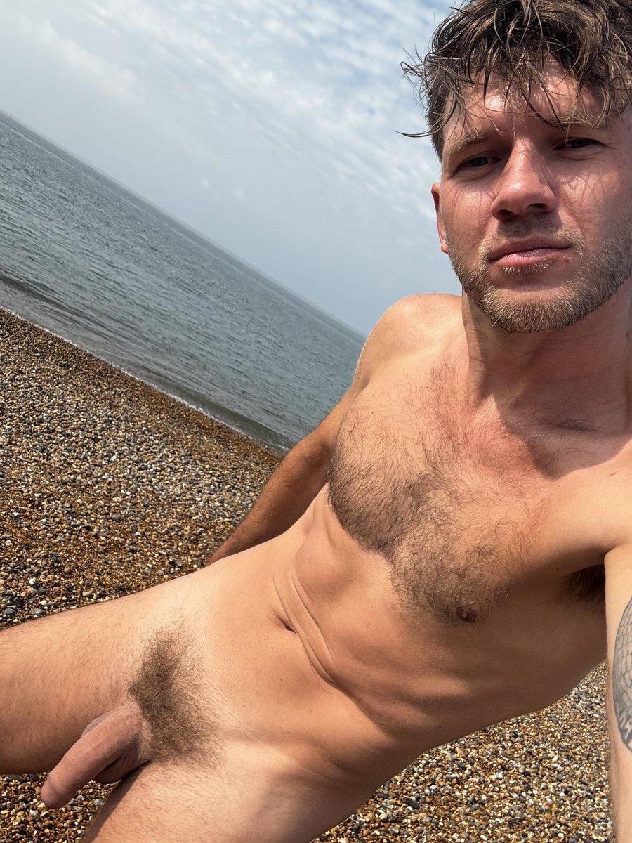 topless_psychic's tweet photo. I love keeping my bush on and just right amount of it. 🔂Repost if you like hairy down there or share yours. All welcome. https://t.co/A5pCmRDoX8