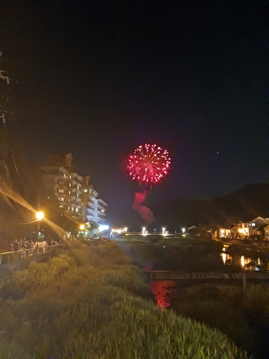 Alichonsan1212's tweet photo. 一昨日に続いて今日も花火見れました！
さて、帰って原神やるかね！ https://t.co/GvpVcy4emr