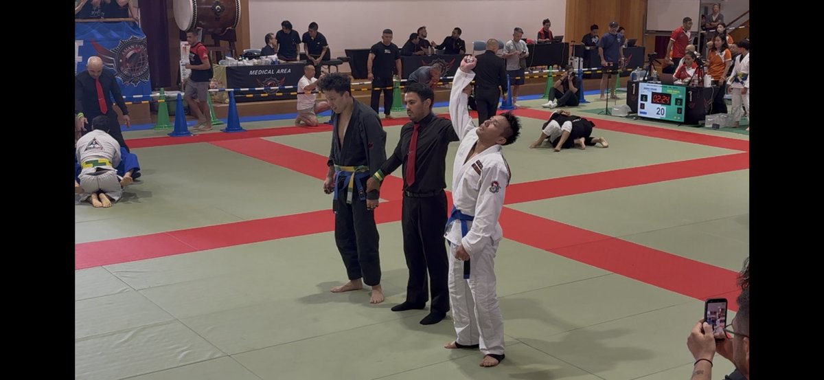 xKaMuI_4's tweet photo. 7/26 Central Japan Jiu Jitsu Championship 2026🥋
青帯＋社会人初の柔術の試合でした。
マスターミドル🥇
マスターオープンクラス🥉
初出場で目標としてた階級別で優勝、チャレンジとして出場した無差別で入賞出来ましたが、勝った試合は全て辛勝でした。
柔道20年のキャリアに支えられた😭
#柔術 https://t.co/ngNv7C1Nup