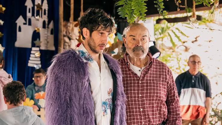 BerenjenaCo's tweet photo. El cine típicamente veraniego llega a nuestras salas y @CsarBards lo sabe, por eso se fue a ver #HaciendoAmigos producida por @SSantiagosegura 

Crítica aquí:
https://t.co/xsA5RfExBw https://t.co/RsHKahz8qM