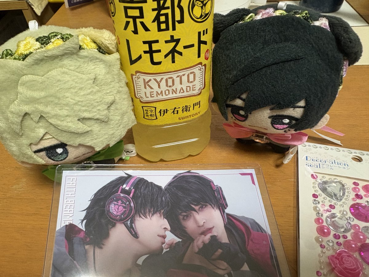 arata_445's tweet photo. 先週楽しかったな…と早くも懐古厨しながらいただいたブロマイドをデコろうと試みる。 https://t.co/TPEnPIEfMD