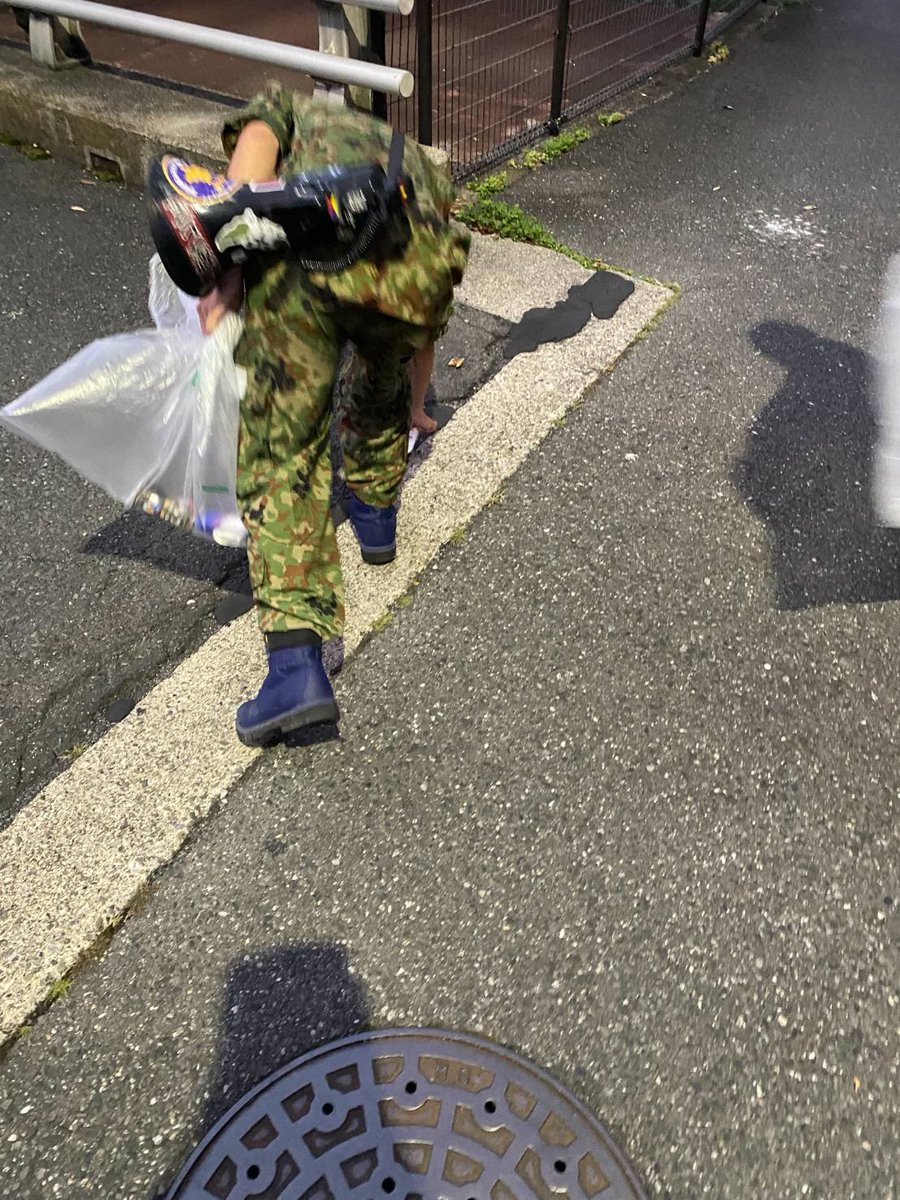 ryu_jp2nd's tweet photo. あたおか祭りのあとは、大日本志雄会と自警団の方と一緒に西川口から蕨までごみ拾いをしました。 https://t.co/KiRly2OYdB