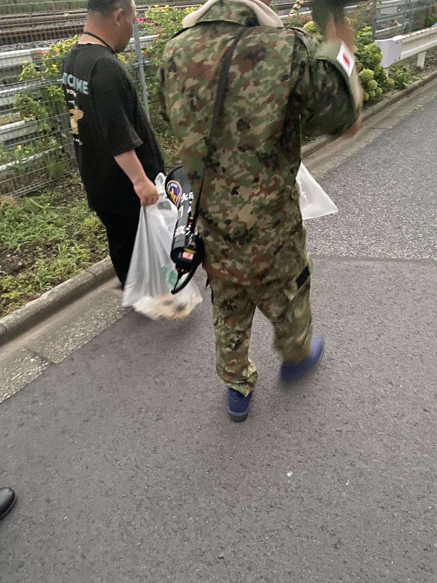 ryu_jp2nd's tweet photo. あたおか祭りのあとは、大日本志雄会と自警団の方と一緒に西川口から蕨までごみ拾いをしました。 https://t.co/KiRly2OYdB