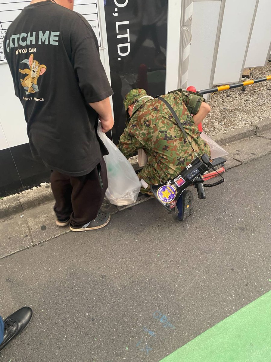 ryu_jp2nd's tweet photo. あたおか祭りのあとは、大日本志雄会と自警団の方と一緒に西川口から蕨までごみ拾いをしました。 https://t.co/KiRly2OYdB