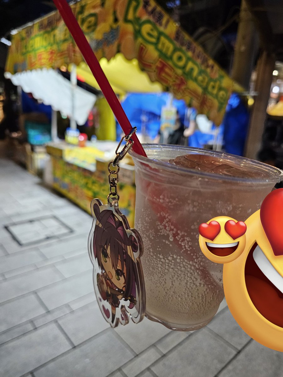 aqours_vitae's tweet photo. ンジュちゃん…レモネードだよ…見てみろよ…これで中止なんだぜ…新幹線代で君のLIVEの配信チケ買えたんだぜ…泣けるだろ？そしてこれが1万円のディナー(ビュッフェ)だぜ…美味かったけど涙の味がしたぜ…😭

#隠杏珠 &amp;渡辺曜
#狩野川花火大会 https://t.co/VD7w8ZvUyF