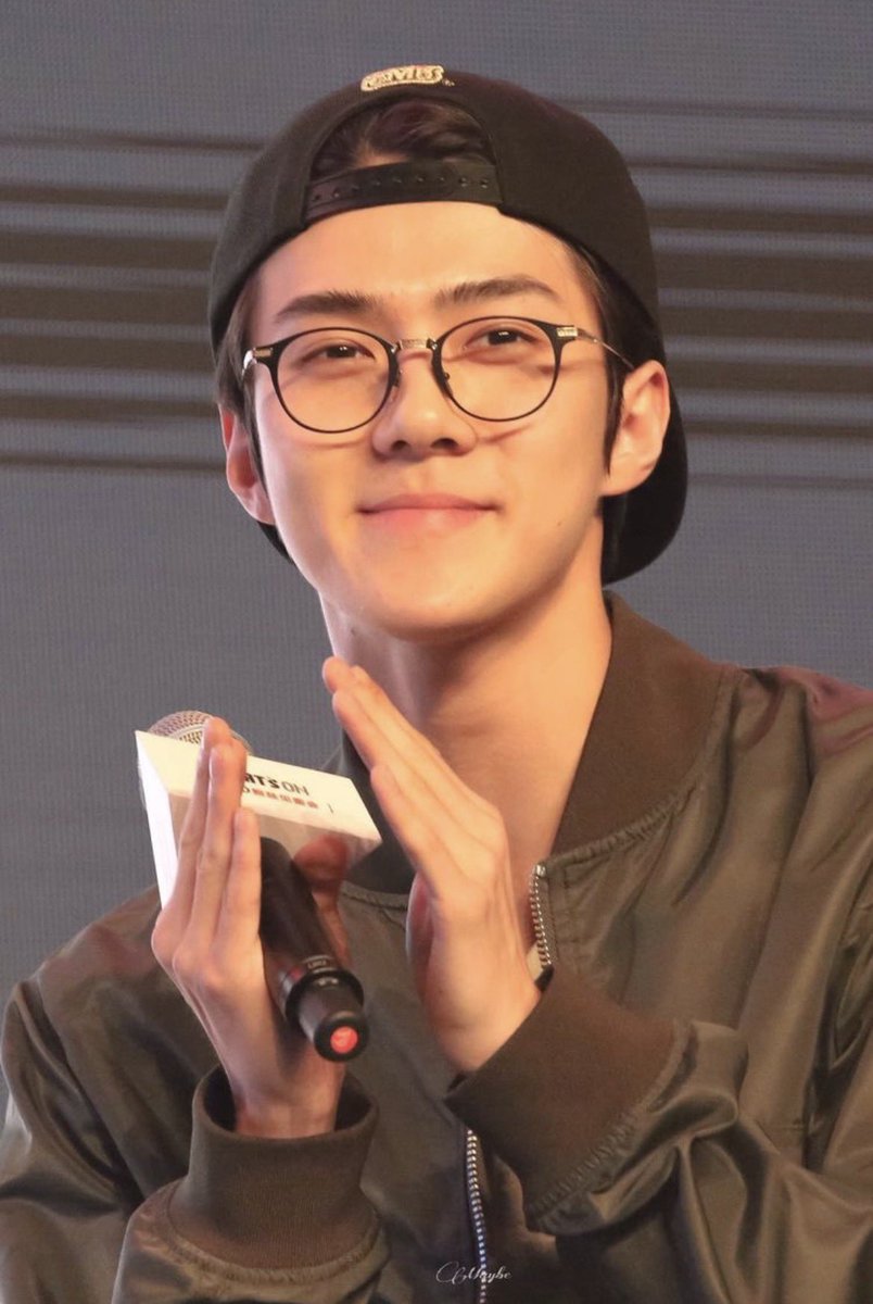 yuu_bibi_exo's tweet photo. この仕上がりで自分は眼鏡が似合わないと思ってるの全く意味が分からないので…… https://t.co/7CK0FzX1CD