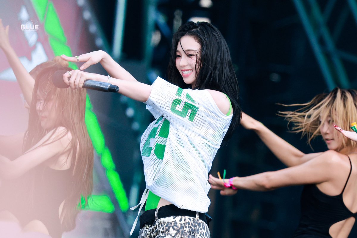 blue_karina_'s tweet photo. 260725 waterbomb

#aespa #에스파 
#Karina #카리나 
#KARINAxWATERBOMB2026 https://t.co/BlR26CbXyx