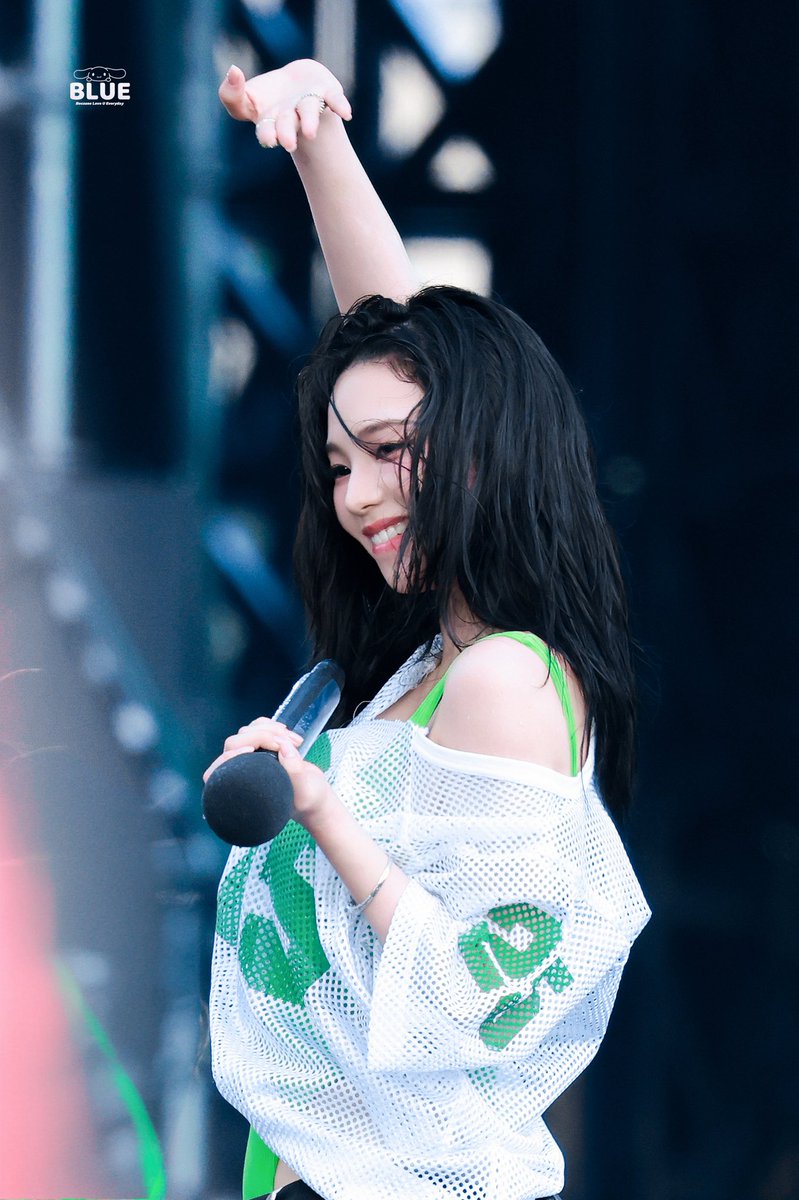 blue_karina_'s tweet photo. 260725 waterbomb

#aespa #에스파 
#Karina #카리나 
#KARINAxWATERBOMB2026 https://t.co/BlR26CbXyx