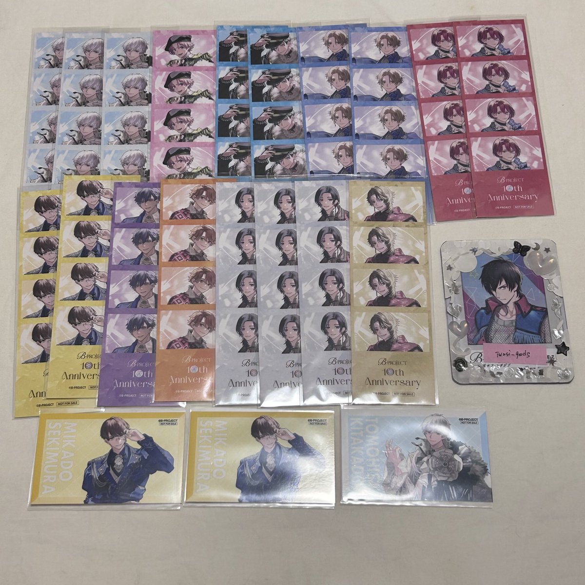 iwasi_goods's tweet photo. 交換 譲渡】B-PROJECT Bプロ ホログラムカード mottoCafe BABY KIDS 10周年 しおり 

譲▽
★→北門 是国 愛染 阿修 増長 音済
○→野目 釈村 不動 唯月 遙日

求▽
金城☆ 王茶利

★↔☆の交換、〇含む譲渡可能
○は単体譲渡可能

8/1手渡しもしくは郵送可能 https://t.co/gL3FL9ABWQ