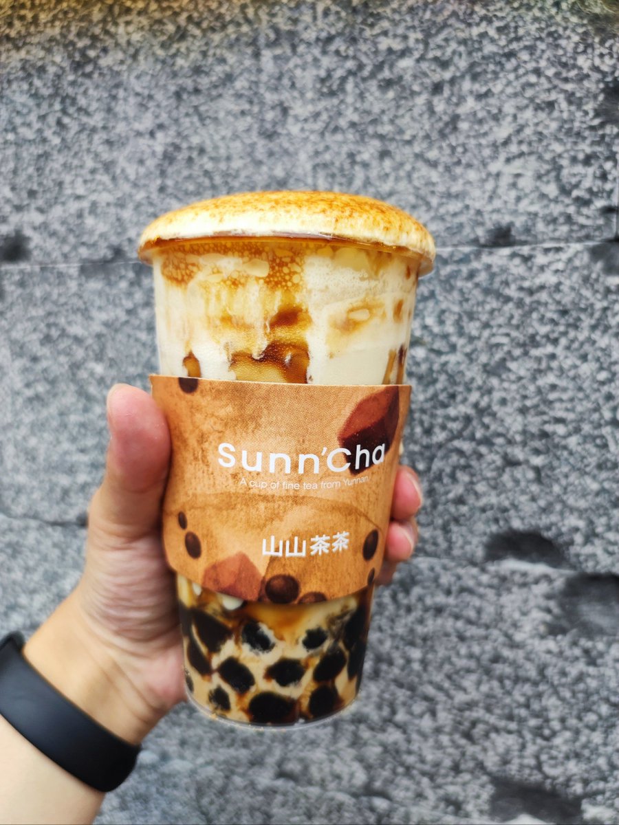 qoskdocl's tweet photo. Just tried the coziest hidden boba spot in downtown Brooklyn! Their brown sugar boba is chewy, not too sweet, and paired with warm butter toast that melts perfectly. 10/10 for late-night cravings ， https://t.co/4Kdvh7nInK