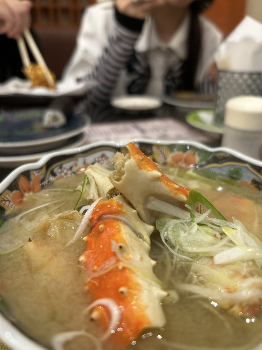 Crystal27naru's tweet photo. クジラ🐳とタラバ汁🦀
🍣前夜祭的にご馳走様😋でした✨
㊗️32周年🍣🍣✨✨✨

＃花まる　＃二階建て祭　＃回転寿司 https://t.co/9uetP9ax1F