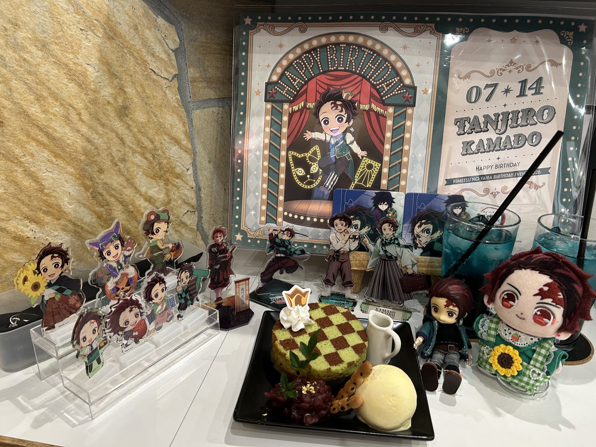 ryokostars's tweet photo. 🛸カフェで２回目の炭治郎誕生日お祝いしてきました🎉 https://t.co/4kTIKqCty2