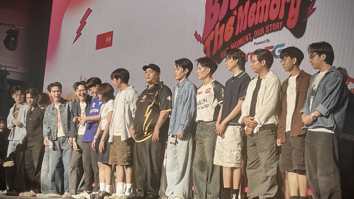 KSSMKAMPTXER's tweet photo. ภาพนี้มีกัปตันเบค่อนกี่คน🥹

( #bacontimefanmeet #ทีมBacontime ) https://t.co/fVUXllqhVb