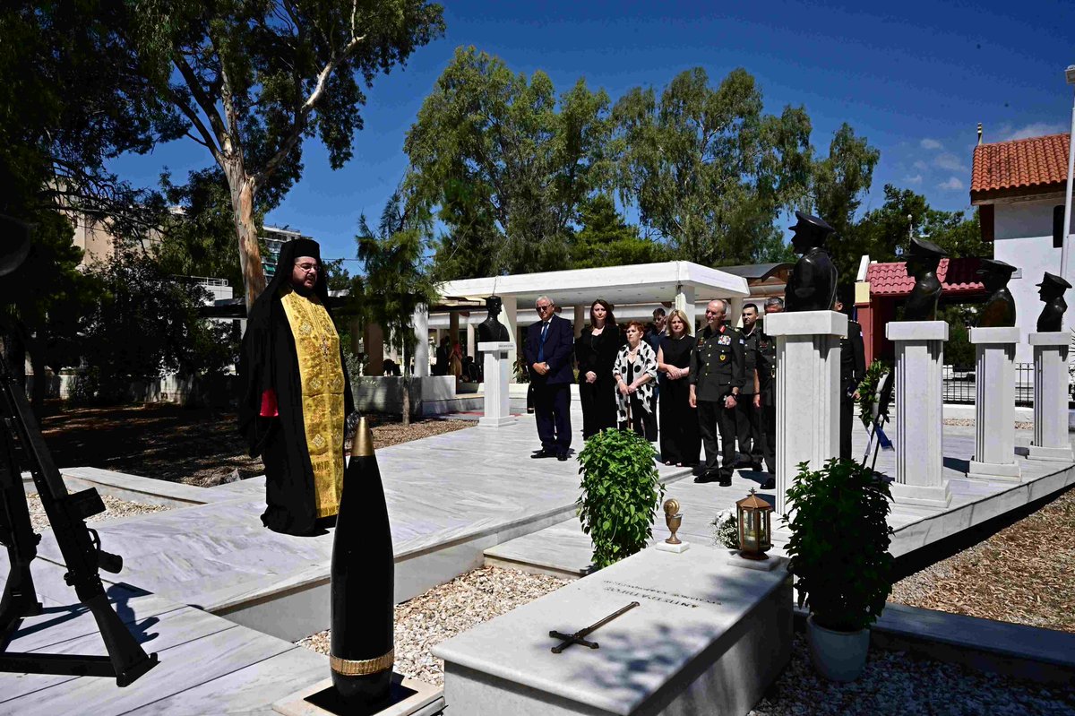 HAspokesman's tweet photo. Επιμνημόσυνη Δέηση στη Μνήμη του Αντιστράτηγου Στυλιανού Καλμπουρτζή

Aνακοίνωση Τύπου ➡️https://t.co/sGpFBx5NUz

#ΕλληνικόςΣτρατός #HellenicArmy https://t.co/7aAj1dQyxL