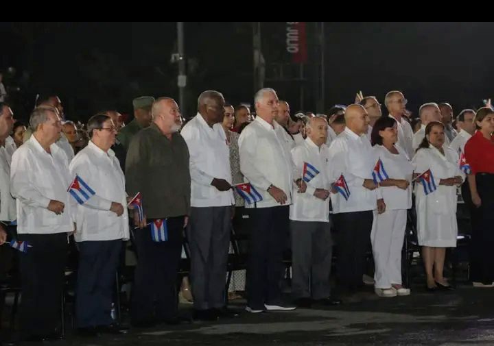 JorgeRRRuiz's tweet photo. El 1er Secretario del @PartidoPCC y Presidente de la República, @DiazCanelB, preside el acto por el Aniversario 73 del Asalto de los Cuarteles Moncada y Carlos Manuel de Céspedes, al que asisten 5 mil pinareños en representación de toda #Cuba. #MiMoncadaEsLaPatria https://t.co/7Ry62EiWpL