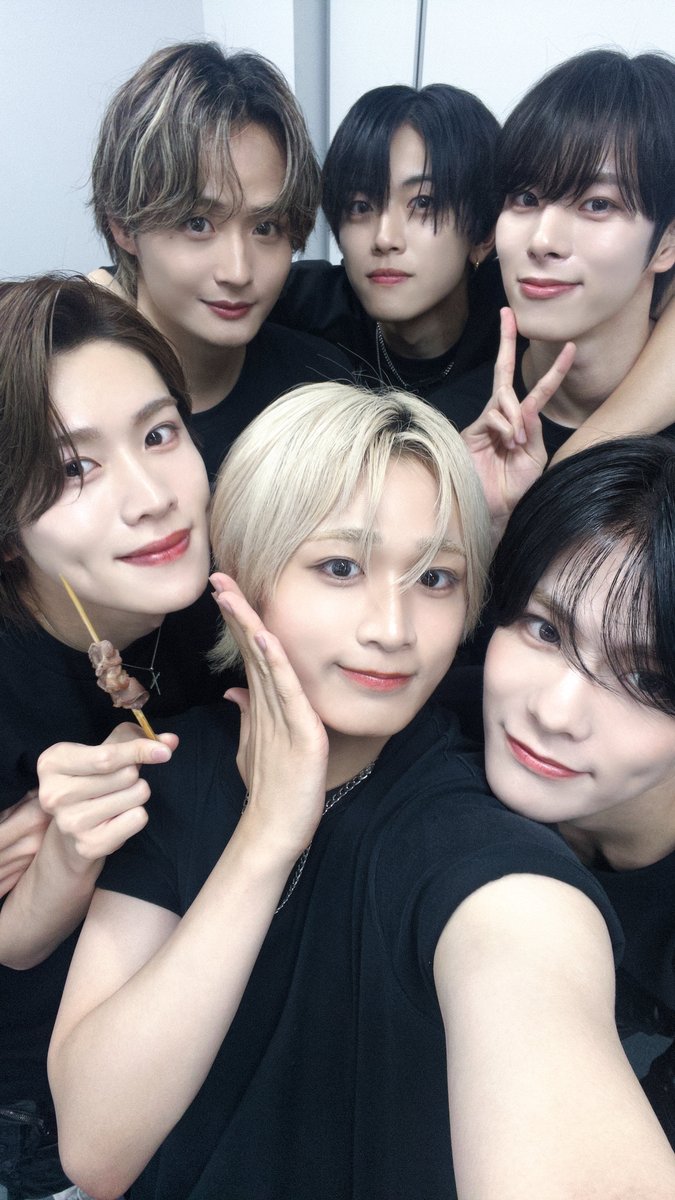 official_DXTEEN's tweet photo. DXTEENはずっとNICOのIDOL💖🌟 https://t.co/LOEu6swcYu