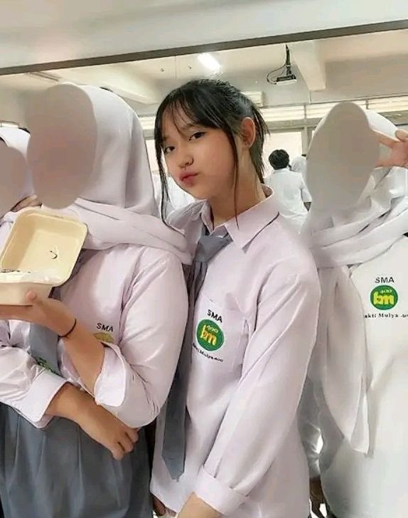 vvup_world's tweet photo. Before debuting as a member of #VVUP, Indonesia’s 🇮🇩 own Kimberley already captured everyone’s attention with her stunning pre-debut school photos!! 🐹 https://t.co/5no2fufi1H