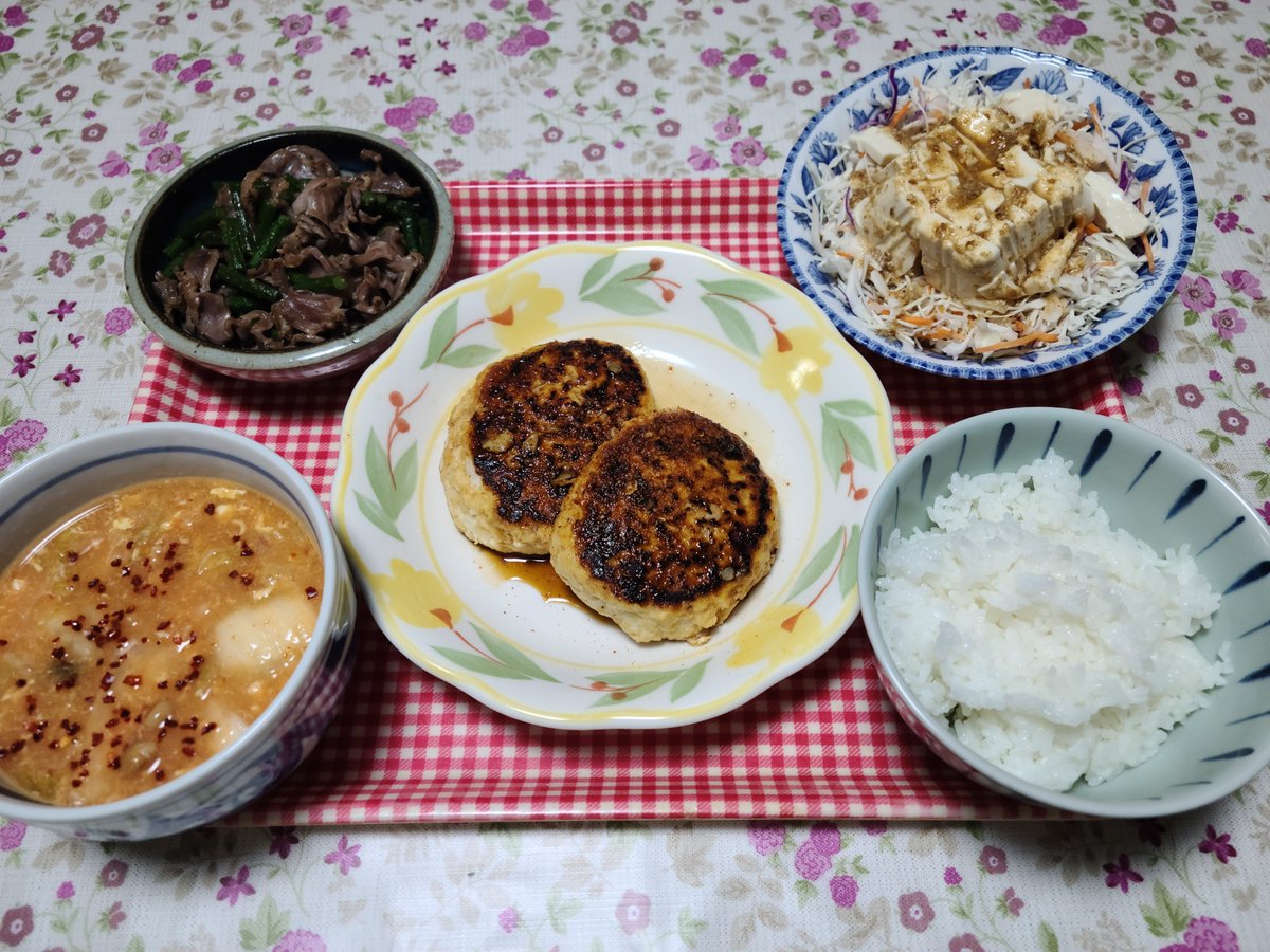 muchataros's tweet photo. 🍳タロスクッキング🍳
今日の晩ご飯完成✨
🐔鶏つくねハンバーグ 🧄砂肝とニンニクの芽炒め 🌶️韓国風納豆キムチスープ 🥗豆腐サラダ
ふわふわつくねとコリコリ砂肝で大満足😋
Every Journey Becomes History. 今日も美味しい足跡を🍴✨
#タロスクッキング #料理の足跡 #自炊 https://t.co/rdINItEe8O