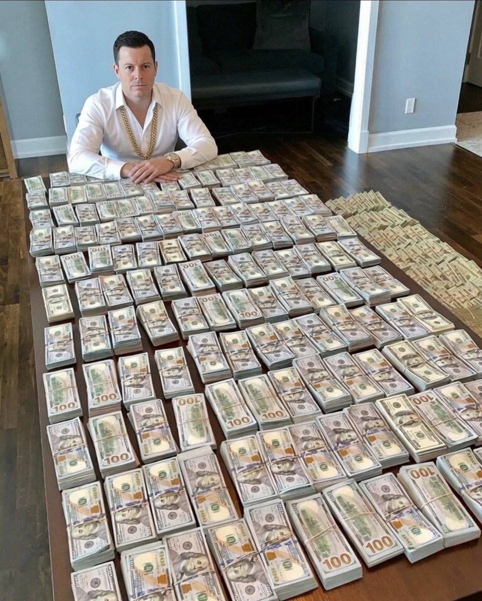 PhantomBlack699's tweet photo. Jamie Ianonne every time the eBay CEO Compensation Package is confirmed https://t.co/5oLWKZGYHN