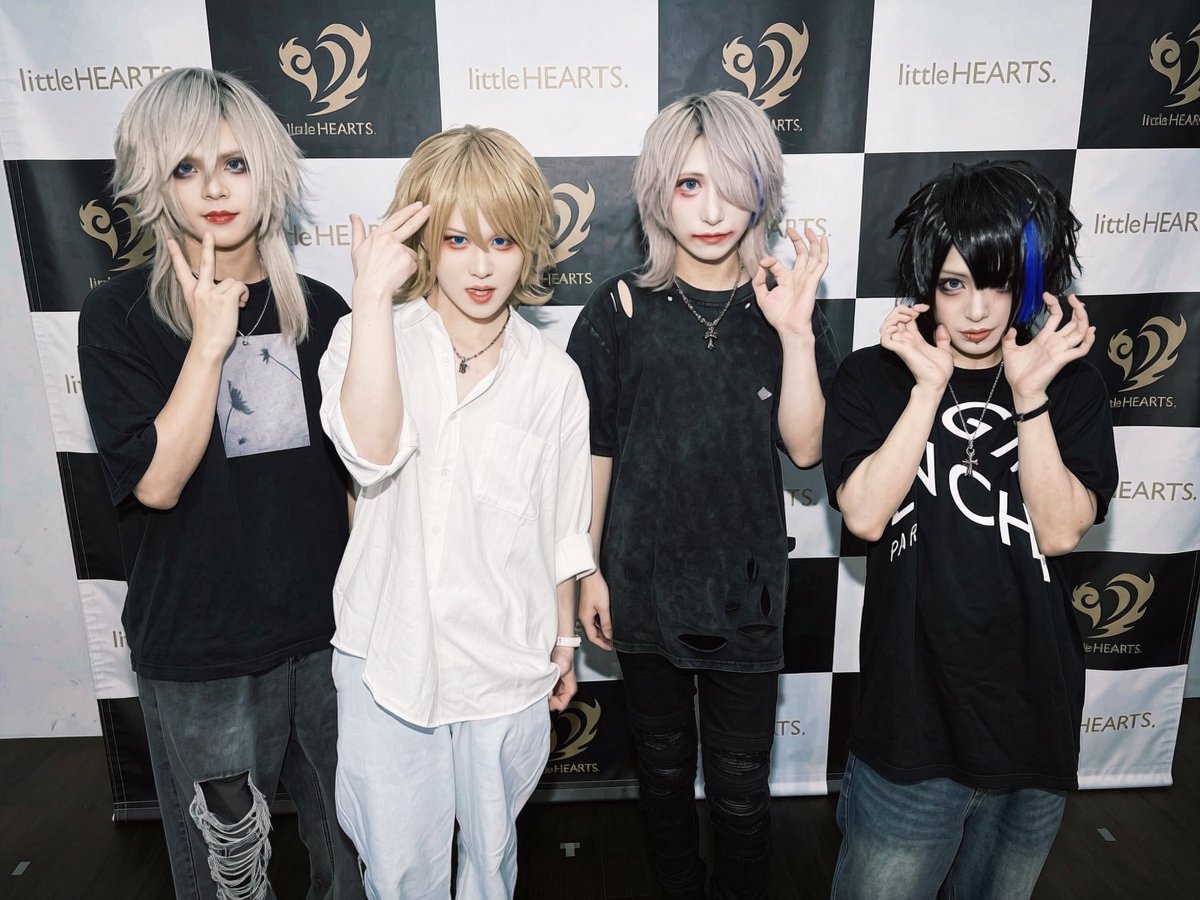 MLV_JAPAN's tweet photo. Thank you for coming ! !

SETLIST

1.夏の行方(DIV) by Takahiro
2.悦ト鬱(己龍) by Naki
3.夏の恋人(SHISHAMO) by Rino
4.さようなら(Kagrra,) by Lise

Next Live is…
8/13(木)Oneman Live @ 巣鴨獅子王
8/14(金)Oneman Live @ 栄TIGHT ROPE https://t.co/JufkPZ26oU