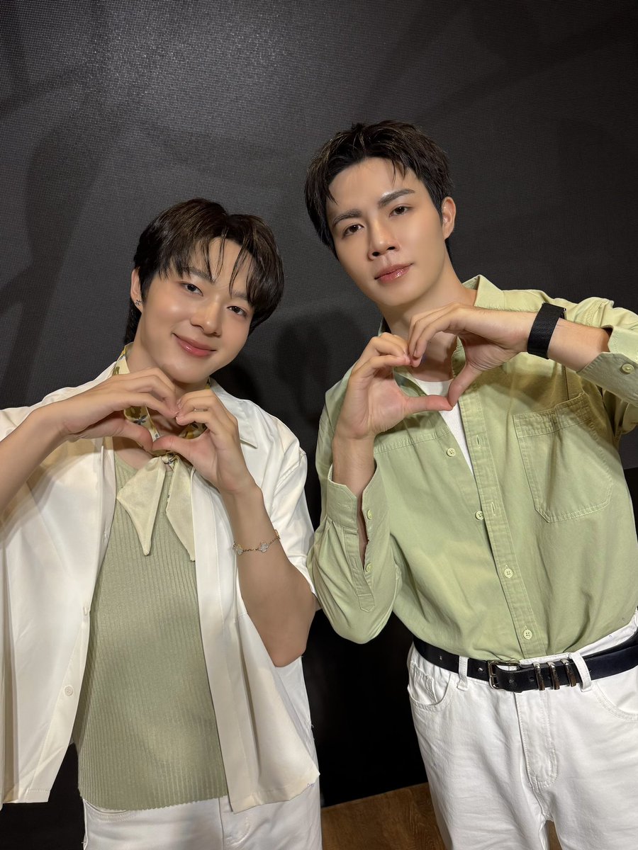 DomundiTV's tweet photo. ขอขอบคุณ “PHOYOK” ที่ให้เกียรติ “ซี” @zee_pruk และ “นุนิว” @CwrNew ได้มาร่วม Live พูดคุยและทำกิจกรรมสนุก ๆ ในวันนี้นะคะ 🥰

ขอขอบคุณแฟน ๆ ทุกคนที่มาเจอกัน รวมถึงแฟน ๆ ที่ติดตามรับชม Live และส่งกำลังใจมาให้ทั้งสองคนด้วยนะคะ 🫶🏻✨️

#PhoyokXZeenunew https://t.co/bkywn27mQL