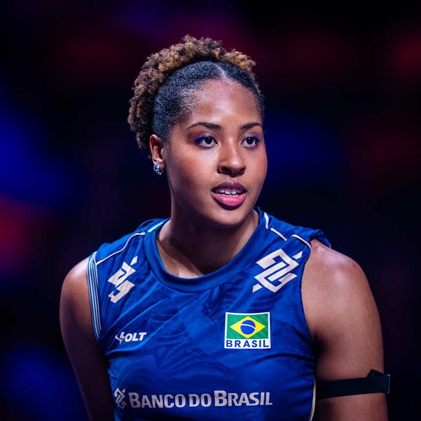 Temmzvolley's tweet photo. Finalin ilk setinde iki takımın da en skorer ismi Ana Cristina

8 pts - 🇧🇷Brezilya adına
6 pts - 🇹🇷Türkiye adına https://t.co/yqNIzkSpph