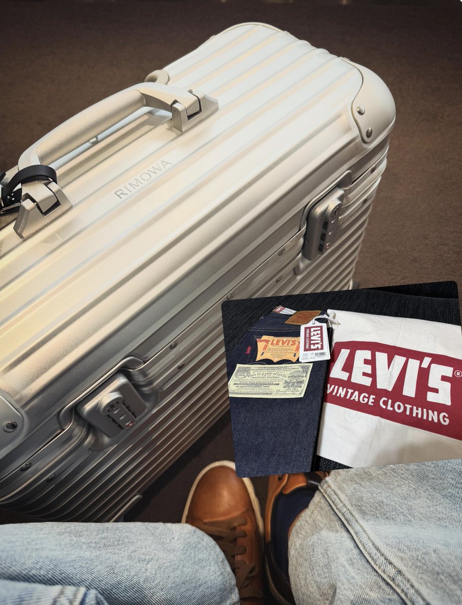 2025architect's tweet photo. 2026.01.09
#一級建築士 
#architect 
#rimowa 
#jal
#Levis https://t.co/Ce51kAfY8Y
