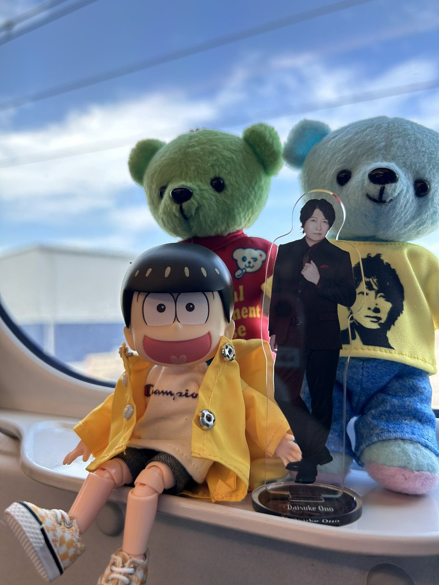 nendo_lov's tweet photo. 저번 신칸센에 엘빈 세바스찬 데리고 갔어서
이번에 쥬시만 델꾸와 
후지산이랑 예쁘게 찍어주려했는데

역광빔+날씨흐림으로 후지산 못봄 이슈로
사진 못건진게 슬퍼..

만약 다음에 타게되면
쥬시야 너 꼭 다시 데려와서 예쁘게 찍어줄게😭 https://t.co/rhKvjMPqmL