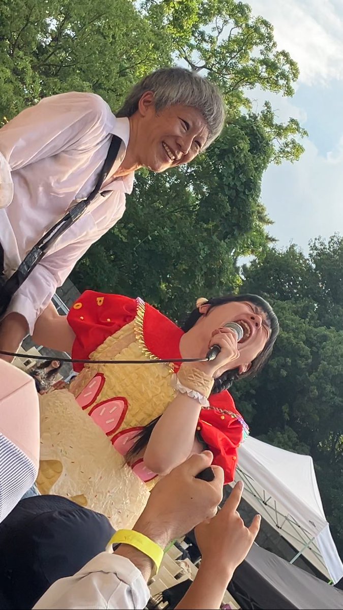 ot0nadakara's tweet photo. さすがにキンブラすごすぎた。
ライブ中はほぼ客の上で過ごせたマーヤさんかっこよかったー！
#服部フェス2026
#服部フェス https://t.co/AnBVwt9b0j