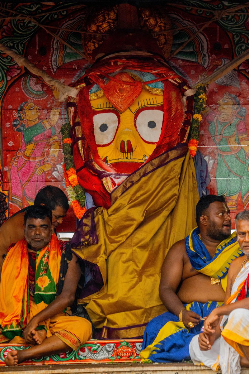 JagannathaDhaam's tweet photo. ଆଷାଢ଼ ଶୁକ୍ଳ ଦ୍ୱାଦଶୀ ତିଥିରେ ରଥାରୂଢ଼ ଶ୍ରୀବିଗ୍ରହମାନଙ୍କ ଦିବ୍ୟ ଦର୍ଶନ।

#Adharapana #Rathayatra2026 #JaiJagannatha #RathaJatra2026 #RathaYatra #ShreeJagannathaDhaam #Puri https://t.co/9iT1pFumyk