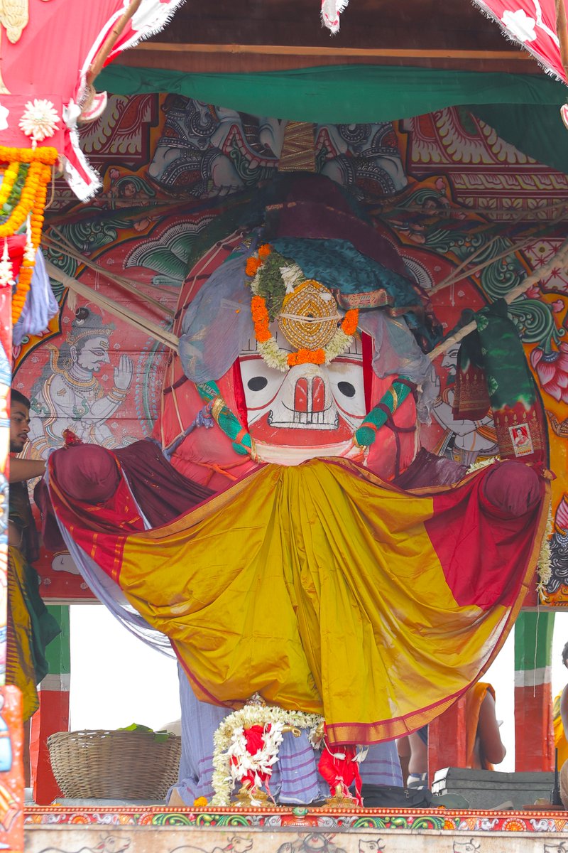 JagannathaDhaam's tweet photo. ଆଷାଢ଼ ଶୁକ୍ଳ ଦ୍ୱାଦଶୀ ତିଥିରେ ରଥାରୂଢ଼ ଶ୍ରୀବିଗ୍ରହମାନଙ୍କ ଦିବ୍ୟ ଦର୍ଶନ।

#Adharapana #Rathayatra2026 #JaiJagannatha #RathaJatra2026 #RathaYatra #ShreeJagannathaDhaam #Puri https://t.co/9iT1pFumyk