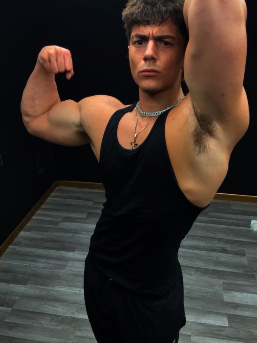 ruben8496's tweet photo. Leak for Daddy like a good pig 💰 Who’s dripping cash for this body first?
#findom #MuscleDom #cashmaster #musclemaster #finsub #paypig #humanatm #alpha https://t.co/1LpIE8fStP