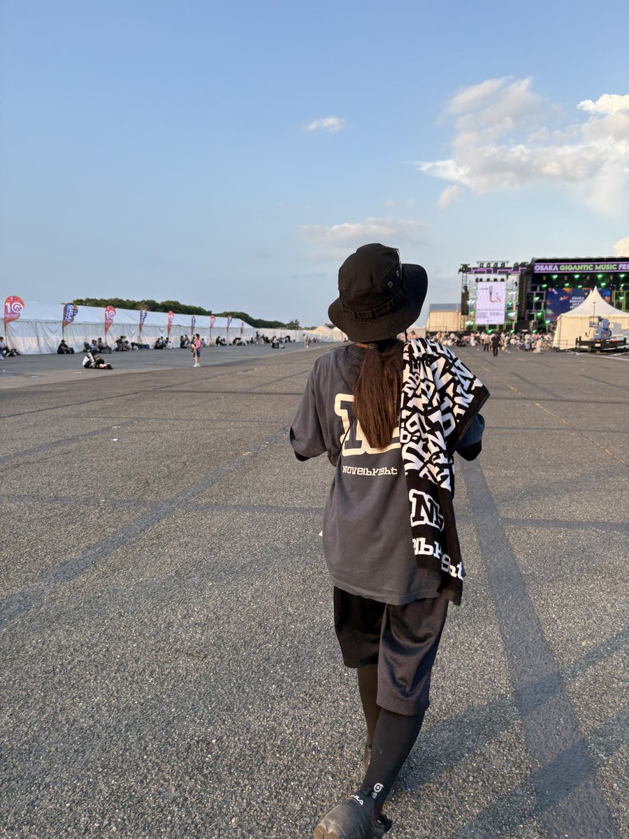 yucha_Nb's tweet photo. 暑すぎて暑すぎた
一緒に行ってくれた友達に大感謝🤝
まだ脚痛いけど楽しかった
久しぶりのサニドロ
ファンモンの「あと一つ」
優里の「カーテンコール」
大大大満足！！大優勝！！
夏最高！！！！
@Novelbright_jp
#ジャイガ2026 https://t.co/065ACtX96a