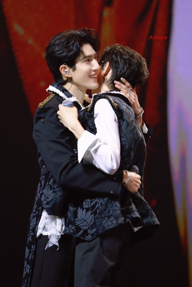 lillianajpeg's tweet photo. Elio really becomes the tiniest little thing in Ayden’s arms.The way he gets completely surrounded by Ayden’s embrace is just too adorable🫂

GROW AS WE GO WITH AYLIO

#AyLio1stFanmeetBKK
#AylioGrowAsWeGo #Aylio #政瞳 https://t.co/DH5bD7bbuv