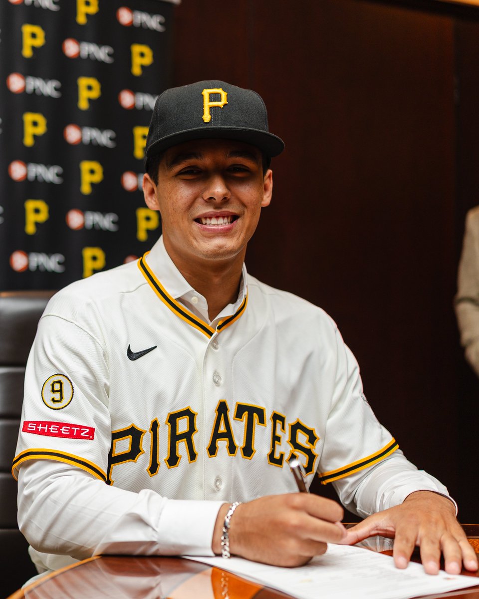 YoungBucsPIT's tweet photo. OFFICIAL: We have signed our 1st round pick, Derek Curiel, an OF from @LSUbaseball. ✍️ https://t.co/GcUpufMClB