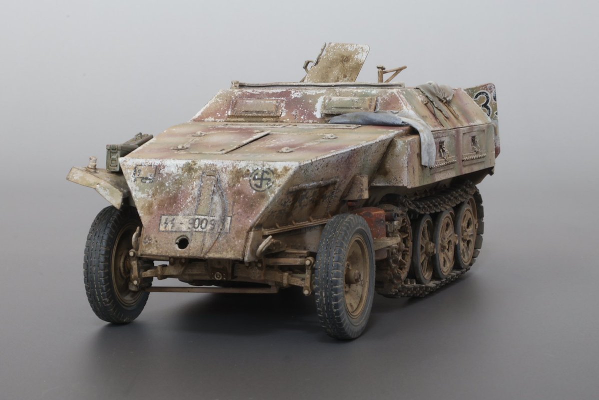 kacchan1138's tweet photo. #公式写真とうちの子並べようぜチャレンジ
ドラゴン1/35 ドイツSd.kfz.250 ベルリン1945年 https://t.co/irUEIK92uc