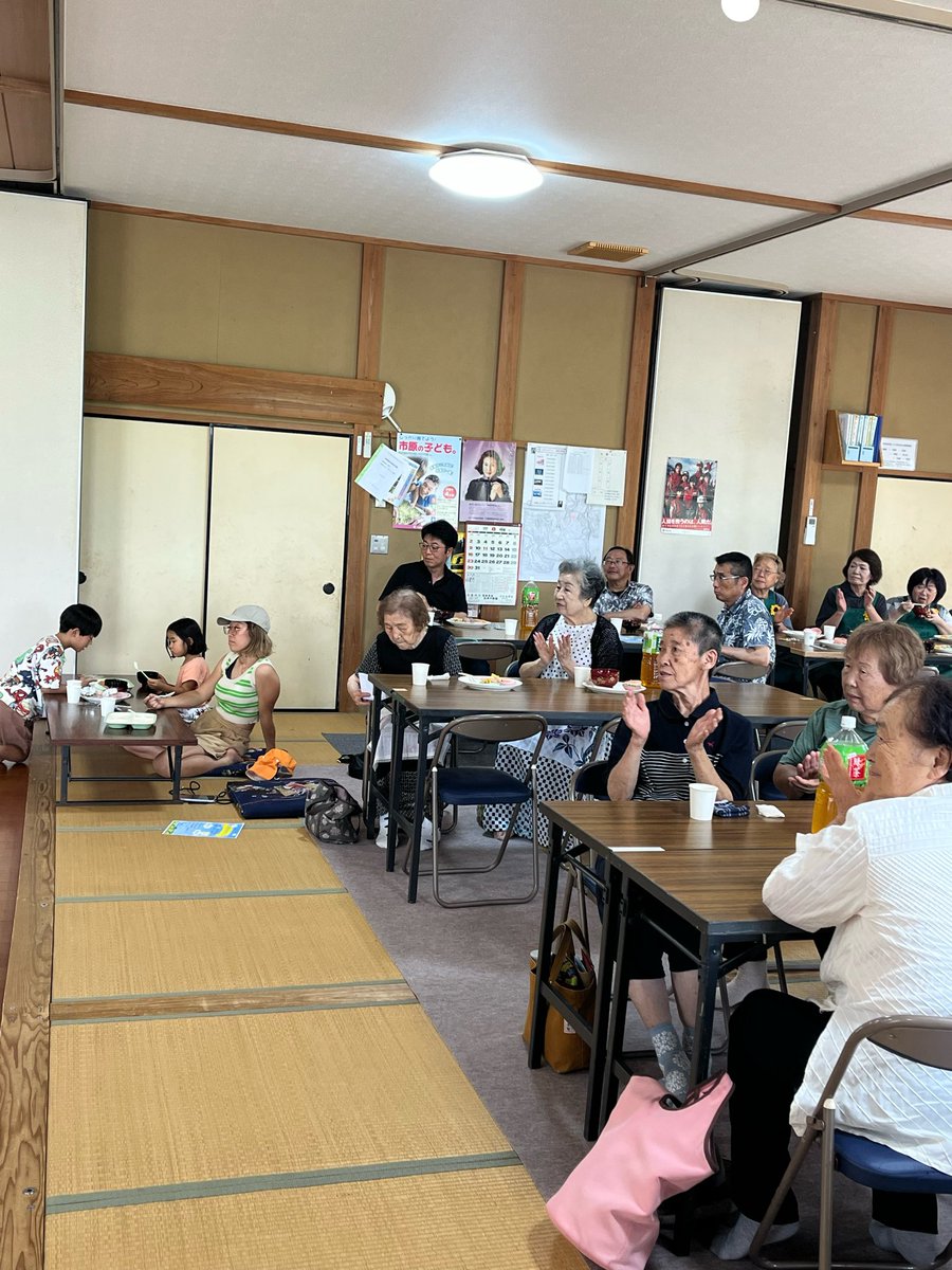 AY20190602's tweet photo. 本日　＃地域食堂ひまわりカフェ5周年イベント が開催され ＃地元犬成町会長 はじめご協力頂いている ＃高津農場の農場長　に参加して頂き開催されました✨
10周年目指して頑張りたいとスタッフ自ら玉すだれや日本舞踊を披露されました✨
＃市原市議会議員　＃吉田あけみ　＃公明党　＃げんきのこ https://t.co/wN4gF7x7NT