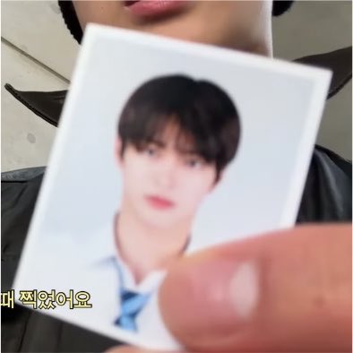 ir0o9s's tweet photo. 엄앤안 민증 사진 ㅜㅜㅜ 💕💕 https://t.co/QBGgJD4rak