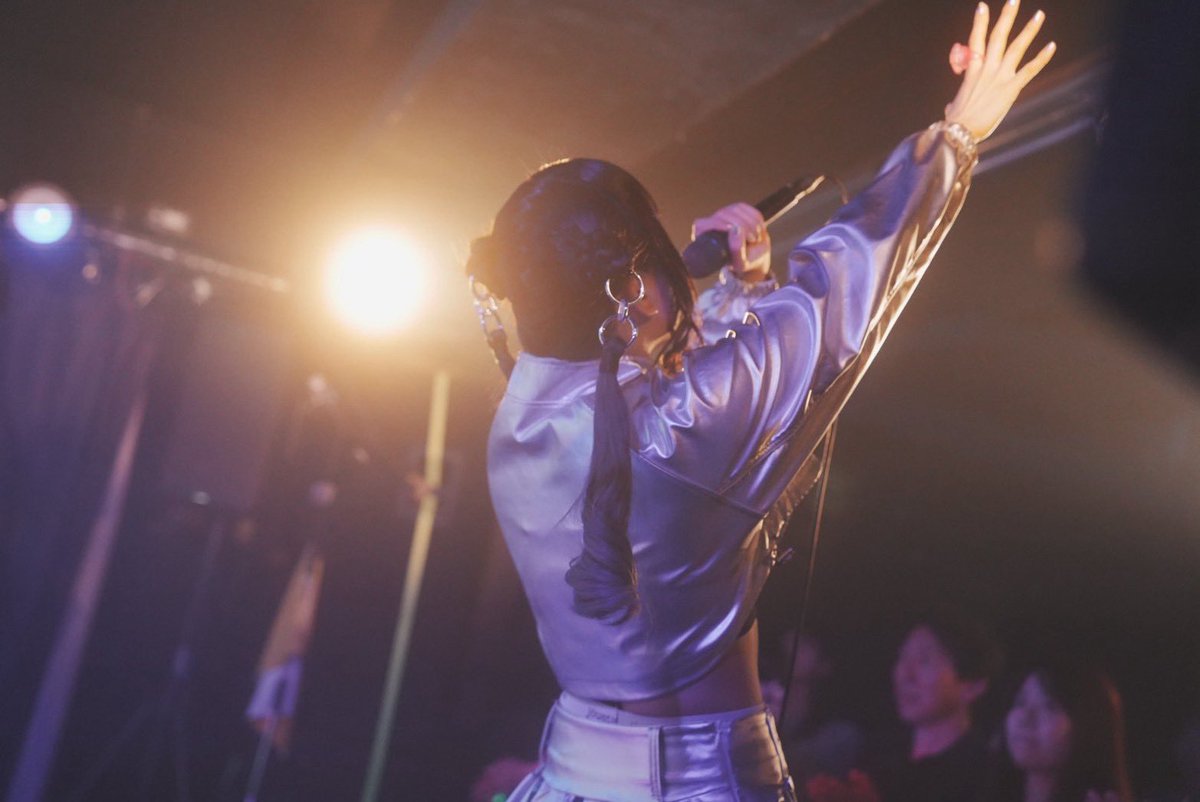shioncicici's tweet photo. １週間経つのめっちゃ早い！！！

余韻にゆっくり浸る暇なく怒涛のライブや日常を過ごしていたから、まだそんなに経っていない気がする😳

ゆっくりライブ写真振り返りながらフォトブックに載せる写真選定するぞ〜🎶

人生初フォトブック是非手に入れて欲しいぞ！特典映像も付くよ◎ https://t.co/wICNwdjsFf