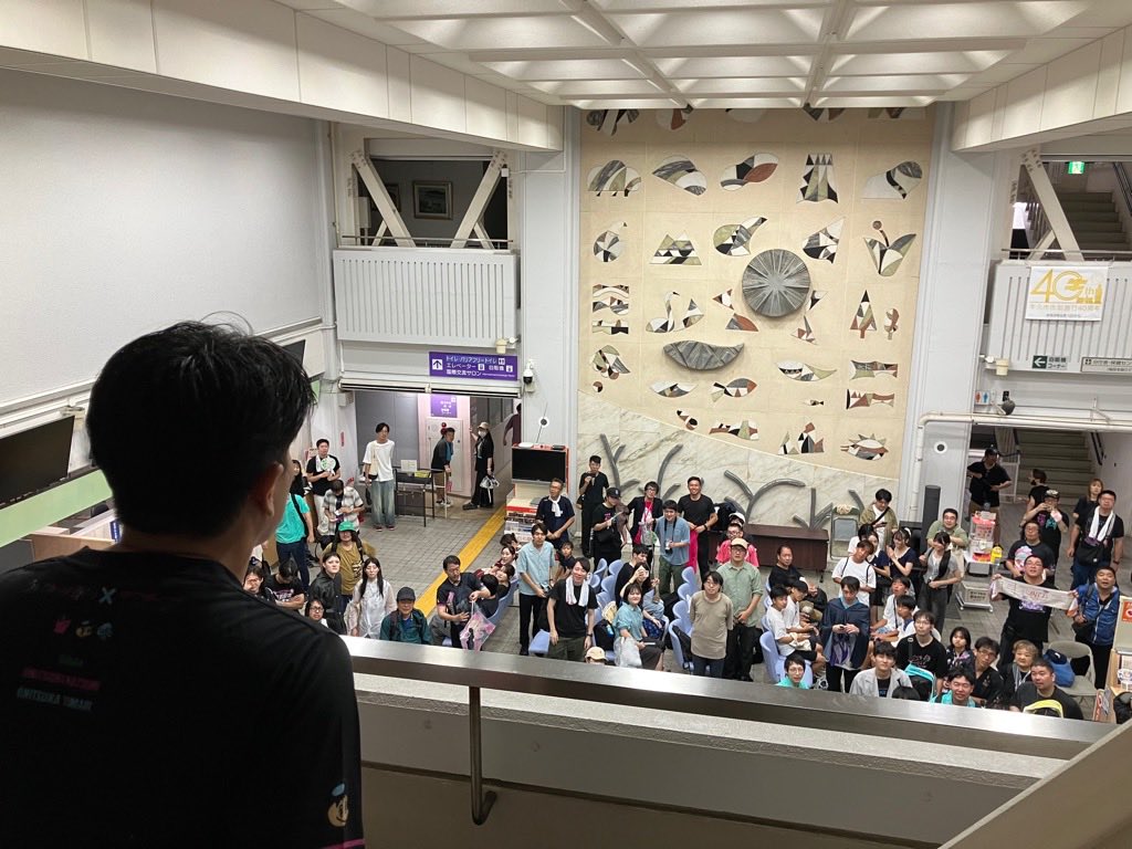 numatakazutoshi's tweet photo. かっぱ祭りは、残念ながら雷雨により途中で中止となりました。
またしても無念です。
残りの催しが無くなったことから、市役所２階を開放。
集まった皆さんには一人ひとりに声をかけさせていただきました。
そこで新たな出会いも生まれました。
どうもありがとうございました😭

#うしくさんぽ https://t.co/2uYegUFqFB
