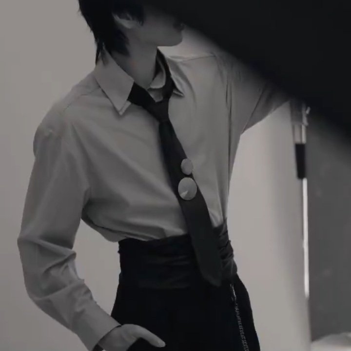 tangsakyuein's tweet photo. the waist                               the belt https://t.co/B2TRu9BB52