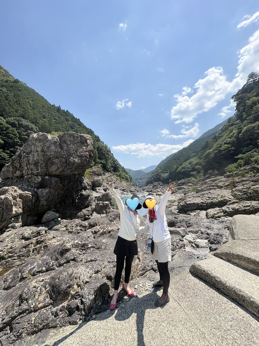 chaaaai2026's tweet photo. 毎日暑くてバテバテだけど、夏はやっぱりたのしい！夏のお出かけだいすき！北山村の筏下りしてきた✌️ https://t.co/GmZZepkpYw