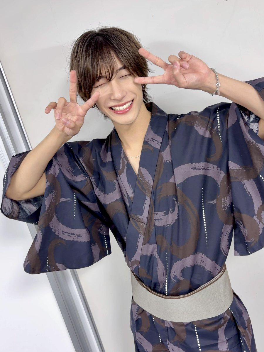 fukuitomoya0123's tweet photo. 暑中見舞い申し上げます！
炎暑の折、ご自愛のほどお祈り申し上げます。

浴衣きました✌︎ｲｪｰｲ https://t.co/GRTttnX1rR