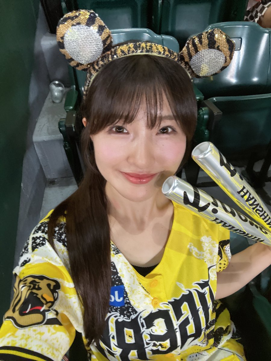 haratsumugi's tweet photo. 虎吉おじいちゃんと一緒に行った日に阪神が勝ってよかった☺️

今日だけとらほーさせてください🐯💛 https://t.co/ng1ypBSmbQ