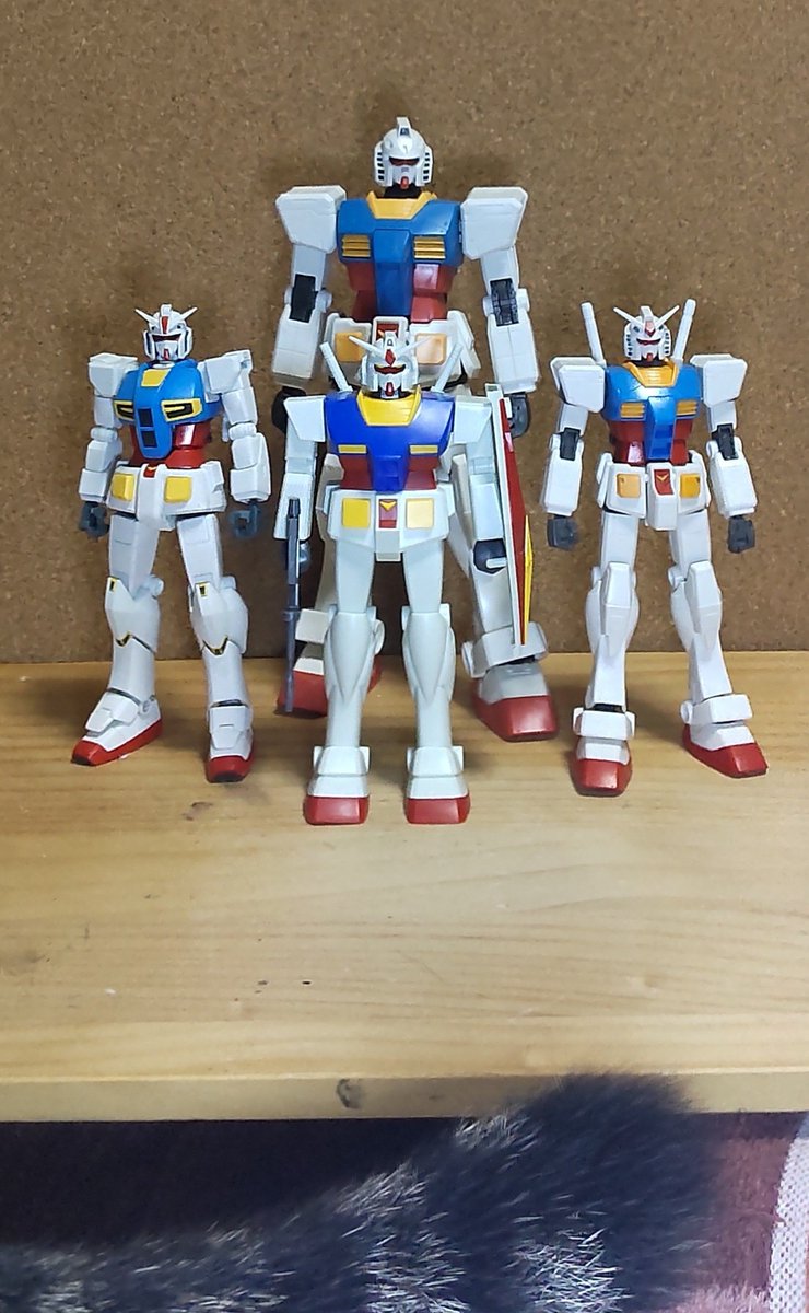 kaZ67957698's tweet photo. #ファーストガンダム集合 https://t.co/g8suyi9GFG