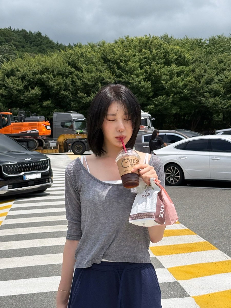 LCYISHERE's tweet photo. [📸] 260726 LEE CHAEYEON Instagram Update 
🔗https://t.co/9yGQC5K42z
🎵 BTS - Euphoria 
#이채연 #LEECHAEYEON 
#イチェヨン @official_LCY https://t.co/dJC144H9cx