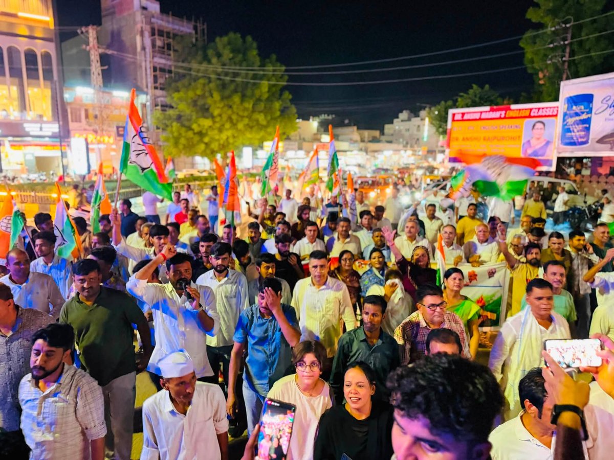 Mustakchuru's tweet photo. पूरे देश में चलाए गए छात्र आंदोलन की सफलता के तहत  शिक्षा मंत्री धर्मेंद्र प्रधान के स्तीफ़े के बाद पीसीसी सचिव मुस्ताक खान  आज बीकानेर में वरिष्ठ कांग्रेसजनों एवं सैकड़ों कांग्रेस कार्यकर्ताओं के साथ विजय जुलूस निकाला गया।
@GovindDotasra 
@RahulGandhi 
@s_kanth https://t.co/F0YOkhH9Ff