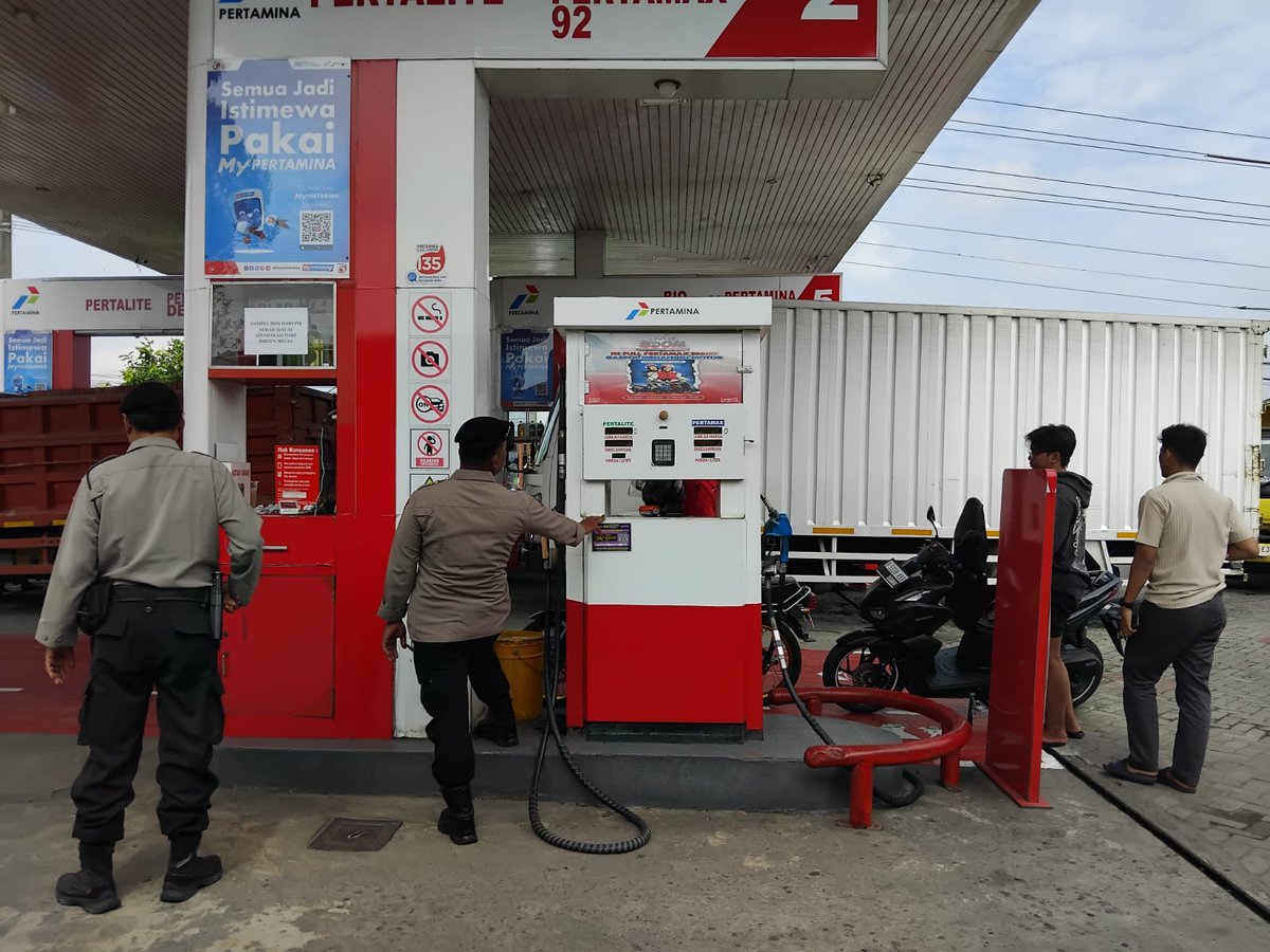 PiyunganPolsek's tweet photo. Anggota unit samapta polsek piyungan di pimpin Aiptu Catur PB melaksanakan patroli, cegah gangguan kamtibmas sambang Obyek Wisata, SPBU serta turnamen sepakbola agar situasi kamtibmas wilayah piyungan tetap kondusif (26/7/2026)
#polriuntukmasyarakat
#patroli
#polsekpiyungan https://t.co/Nw2v8OZedH