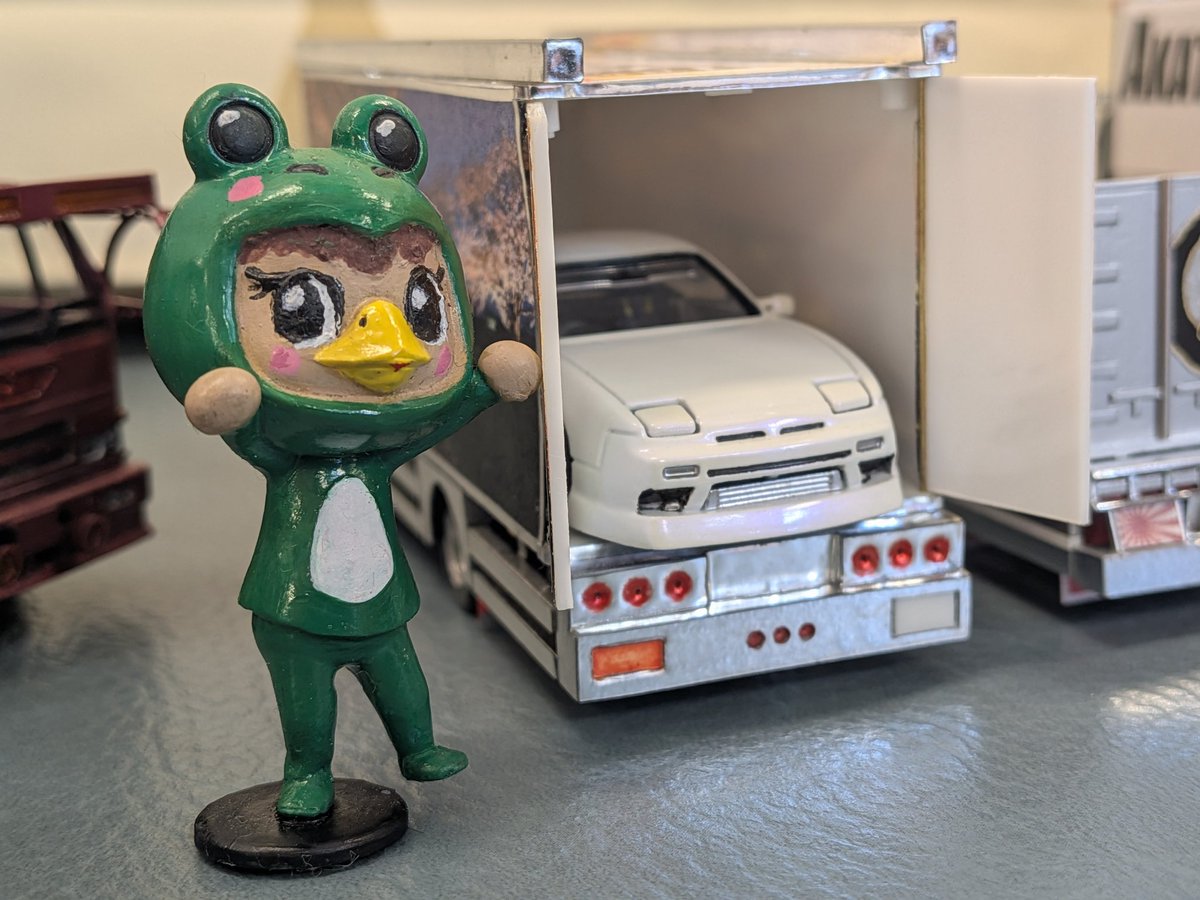 bonokoubou's tweet photo. 今日は！なんとスポンサーの、まい☆すた様が福岡に来ていただきました！

ぼの工房の
ミニカーの製作のお手伝いをしていただいてて、実物を見るのは初めて😍

ありがとうございます！
時間が短すぎました…が、かなり充実した1日でした！クオリティが凄！

#ミニデコ
#ミニカー
#デコトラ
#ぼの工房 https://t.co/7UXDYTvMRg